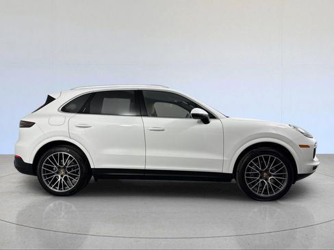 Certified 2023 Porsche Cayenne image 9