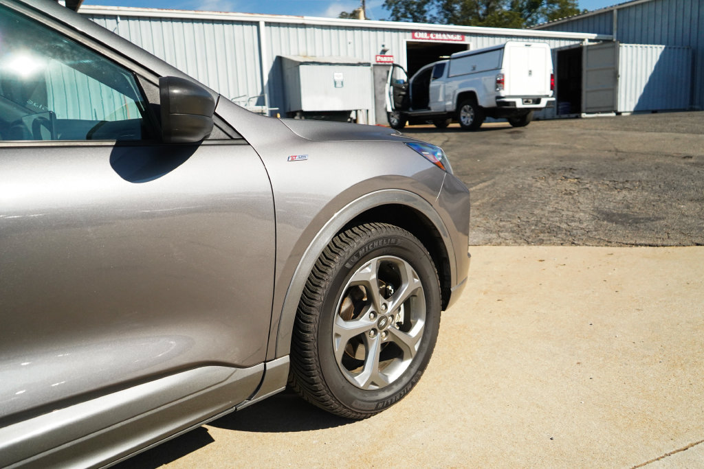 Used 2023 Ford Escape ST-Line w/ Tech Pack #1 AWD/4WD image 18