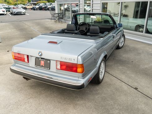 Used 1990 BMW 325i Convertible RWD image 6