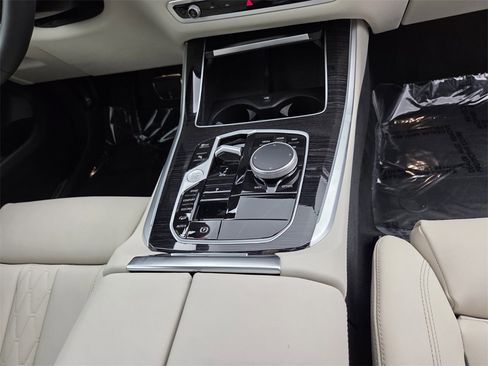 Used 2026 BMW X5 xDrive40i w/ M Sport Package image 16