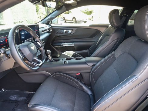 Used 2025 Ford Mustang Coupe RWD image 17