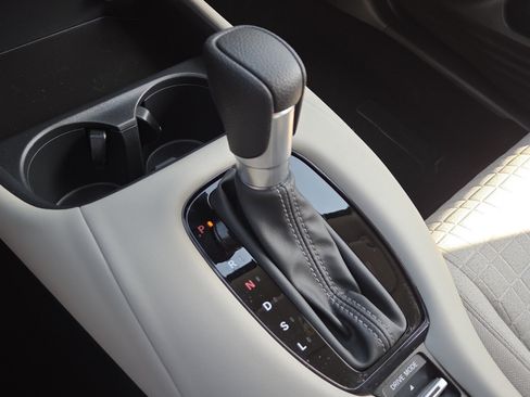 Used 2025 Honda HR-V LX image 32