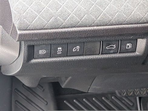 Used 2025 Toyota Camry XLE AWD/4WD image 12