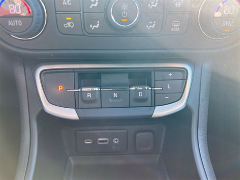 Used 2024 GMC Terrain SLE w/ Driver Convenience Package image 14