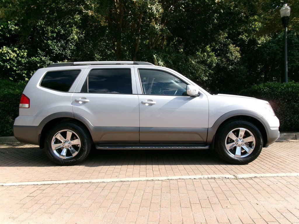 Used 2009 Kia Borrego EX w/ Premium Pkg RWD image 4