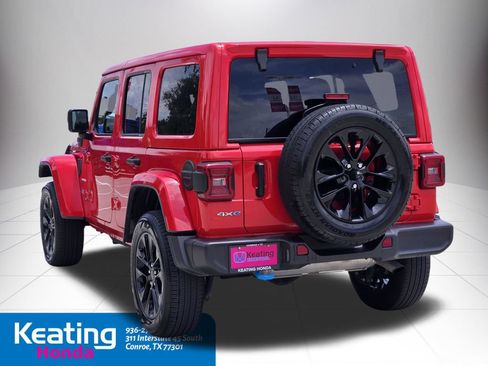 Used 2024 Jeep Wrangler Unlimited Sahara AWD/4WD image 8