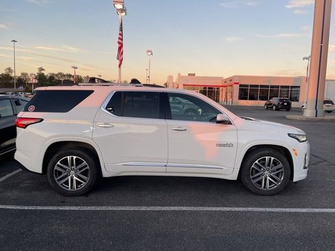 Used 2023 Chevrolet Traverse High Country image 4
