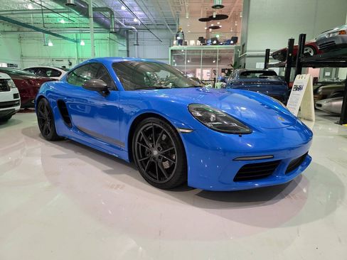 Used 2023 Porsche 718 Cayman w/ Premium Package RWD image 12