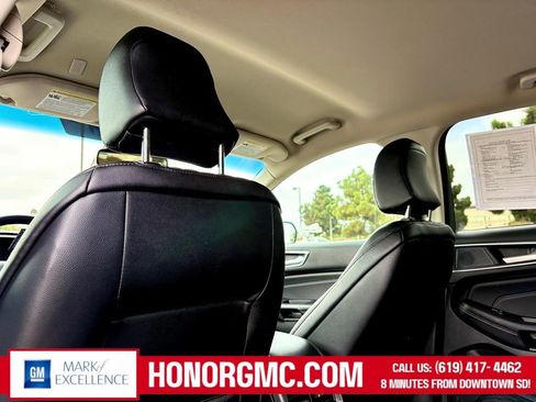 Used 2024 Ford Edge Titanium image 17