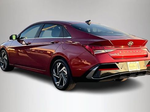 Used 2024 Hyundai Elantra Limited image 4