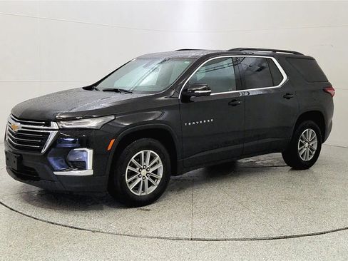 Used 2023 Chevrolet Traverse LT w/ Rear Camera Mirror Package AWD/4WD image 3