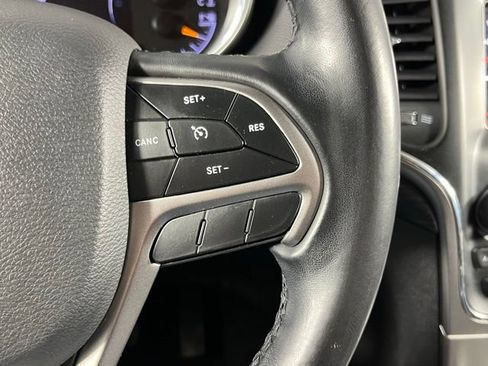 Used 2020 Jeep Grand Cherokee Laredo AWD/4WD image 15