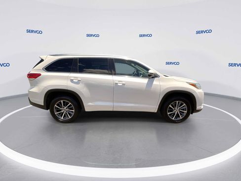 Used 2017 Toyota Highlander XLE FWD image 9