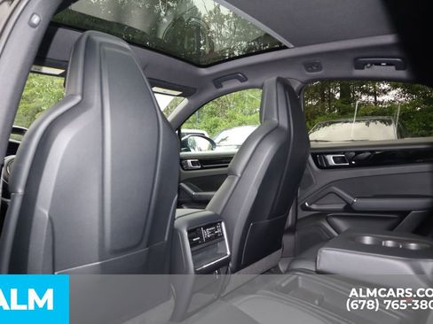 Used 2022 Porsche Cayenne E-Hybrid Coupe image 17