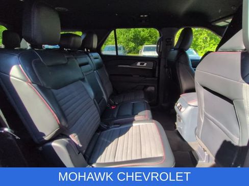 Used 2025 Ford Explorer ST-Line w/ ST-Line Street Pack AWD/4WD image 28