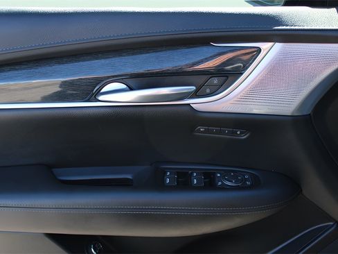 Used 2022 Cadillac XT5 Premium Luxury w/ LPO, Floor Liner Package image 18