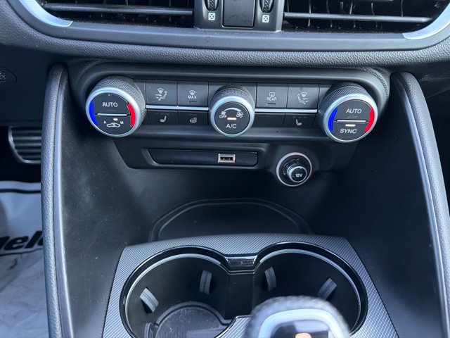 Used 2022 Alfa Romeo Giulia Veloce AWD/4WD image 20
