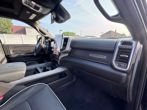 Used 2025 RAM 2500 Laramie AWD/4WD image 18