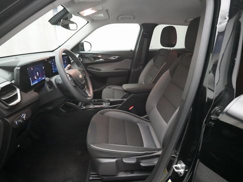 Used 2025 Chevrolet TrailBlazer LT image 7