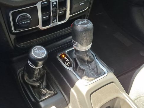 Used 2025 Jeep Wrangler Unlimited Sport AWD/4WD image 20