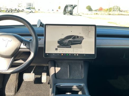 Used 2023 Tesla Model 3 Standard Range image 18