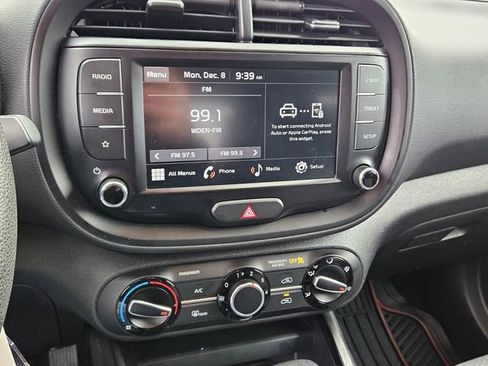 Used 2022 Kia Soul LX image 18