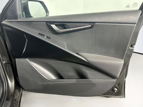 Used 2023 Kia Niro LX image 32