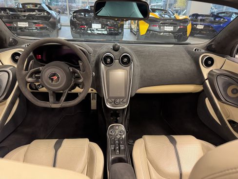 Used 2018 McLaren 570S Spider image 14