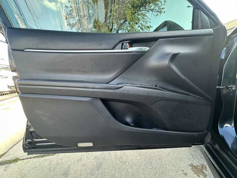 Used 2018 Toyota Camry SE FWD image 22