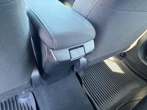 Used 2022 Toyota Prius L Eco FWD image 17