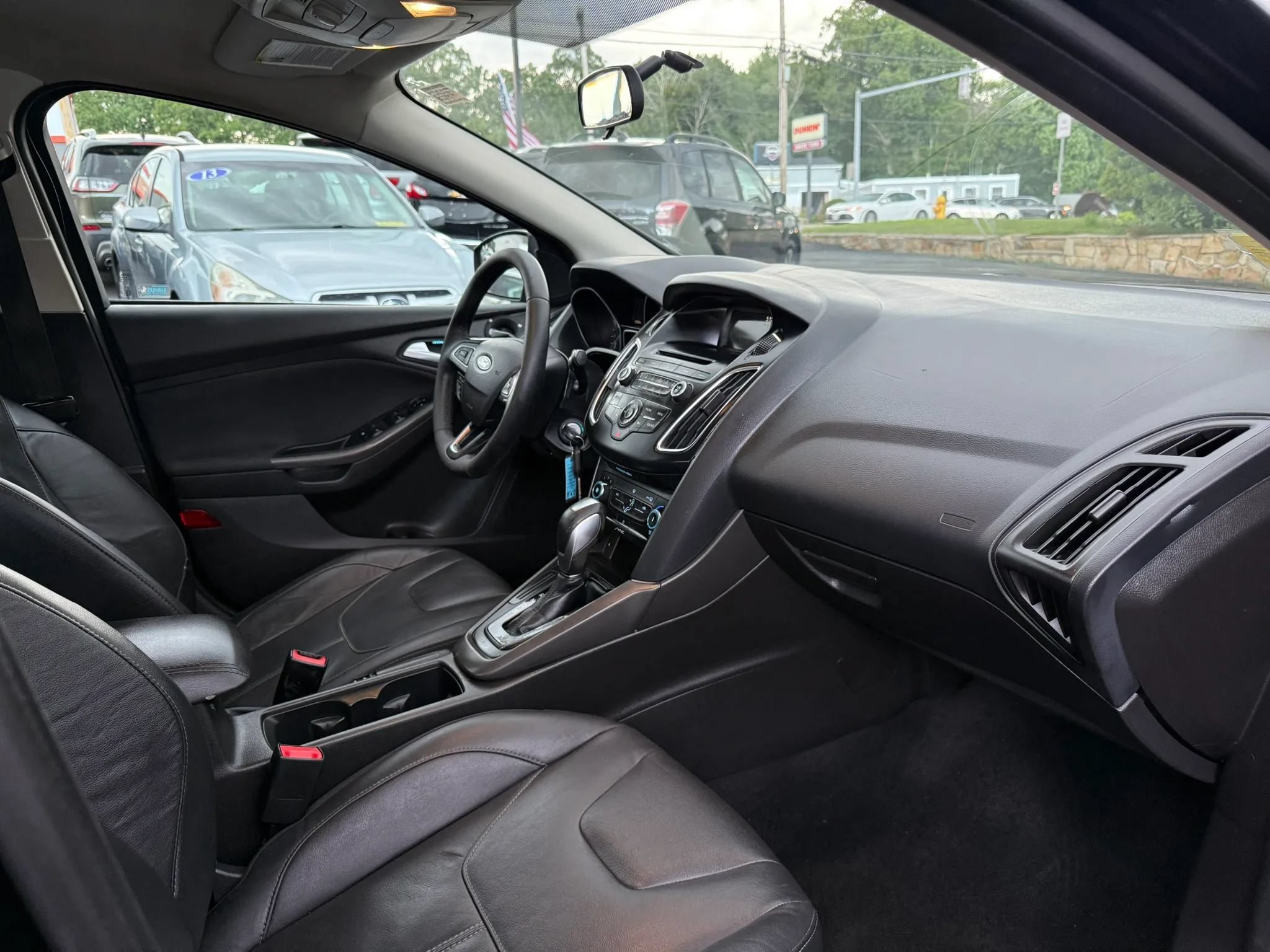 Used 2016 Ford Focus SE w/ Equipment Group 201A FWD image 22