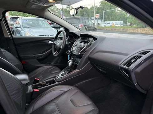 Used 2016 Ford Focus SE w/ Equipment Group 201A FWD image 22