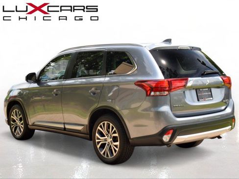 Used 2017 Mitsubishi Outlander SE AWD/4WD image 6