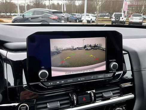 Certified 2024 Nissan Pathfinder SV image 20