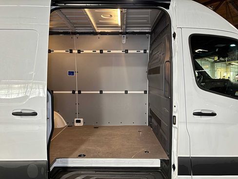 Used 2025 Mercedes-Benz Sprinter 2500 image 12