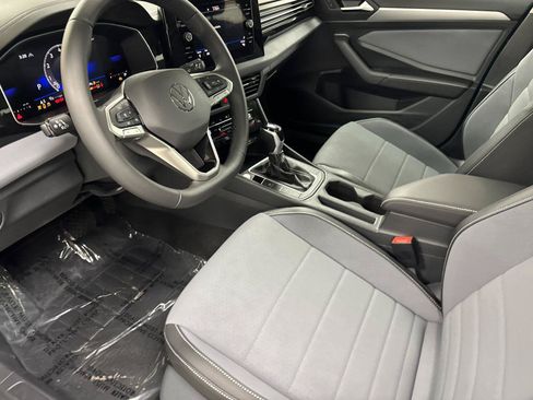 New 2026 Volkswagen Jetta SE FWD image 9