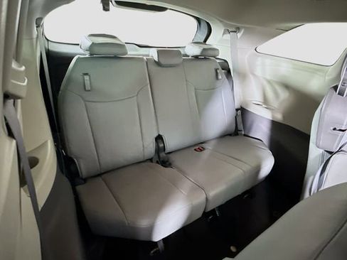 Used 2024 Toyota Sienna XLE image 27