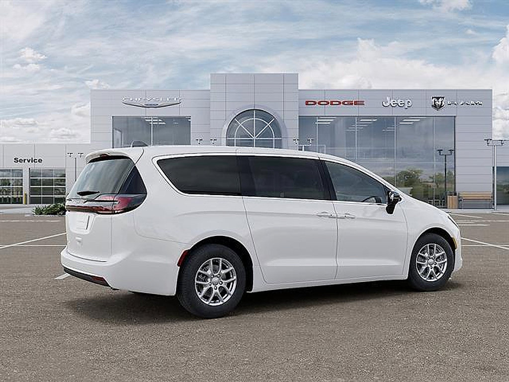 New 2027 Chrysler Pacifica Select FWD image 4