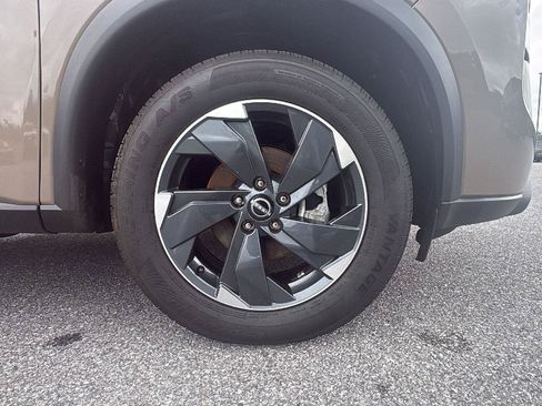 Used 2025 Nissan Rogue SV AWD/4WD image 11
