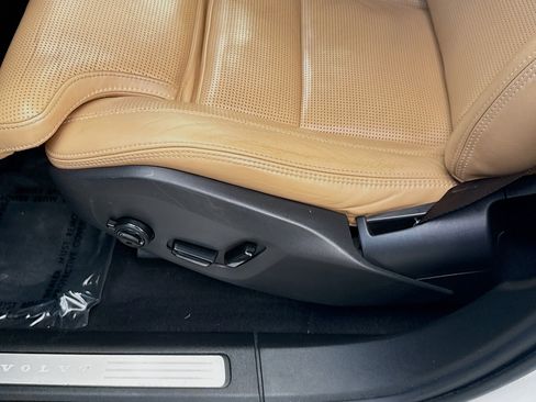 Used 2019 Volvo XC60 T8 Inscription w/ Advanced Package image 18