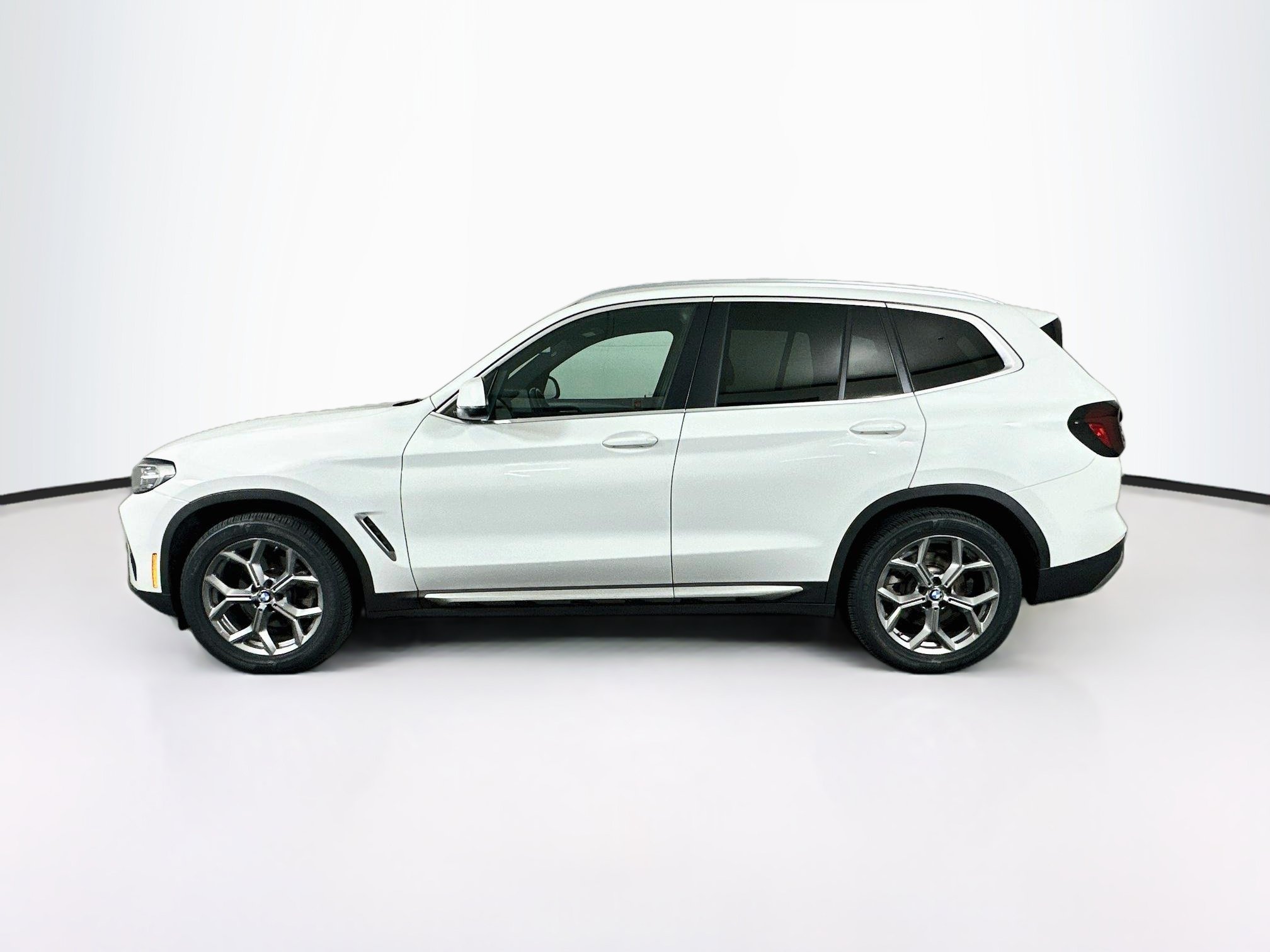 Used 2023 BMW X3 sDrive30i w/ Premium Package RWD image 4