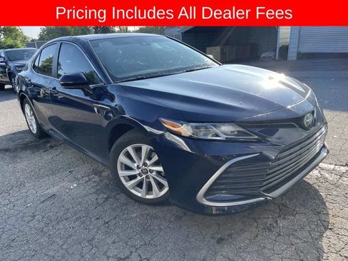 Used 2022 Toyota Camry LE FWD image 11