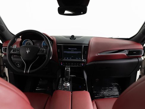Used 2021 Maserati Levante S AWD/4WD image 34