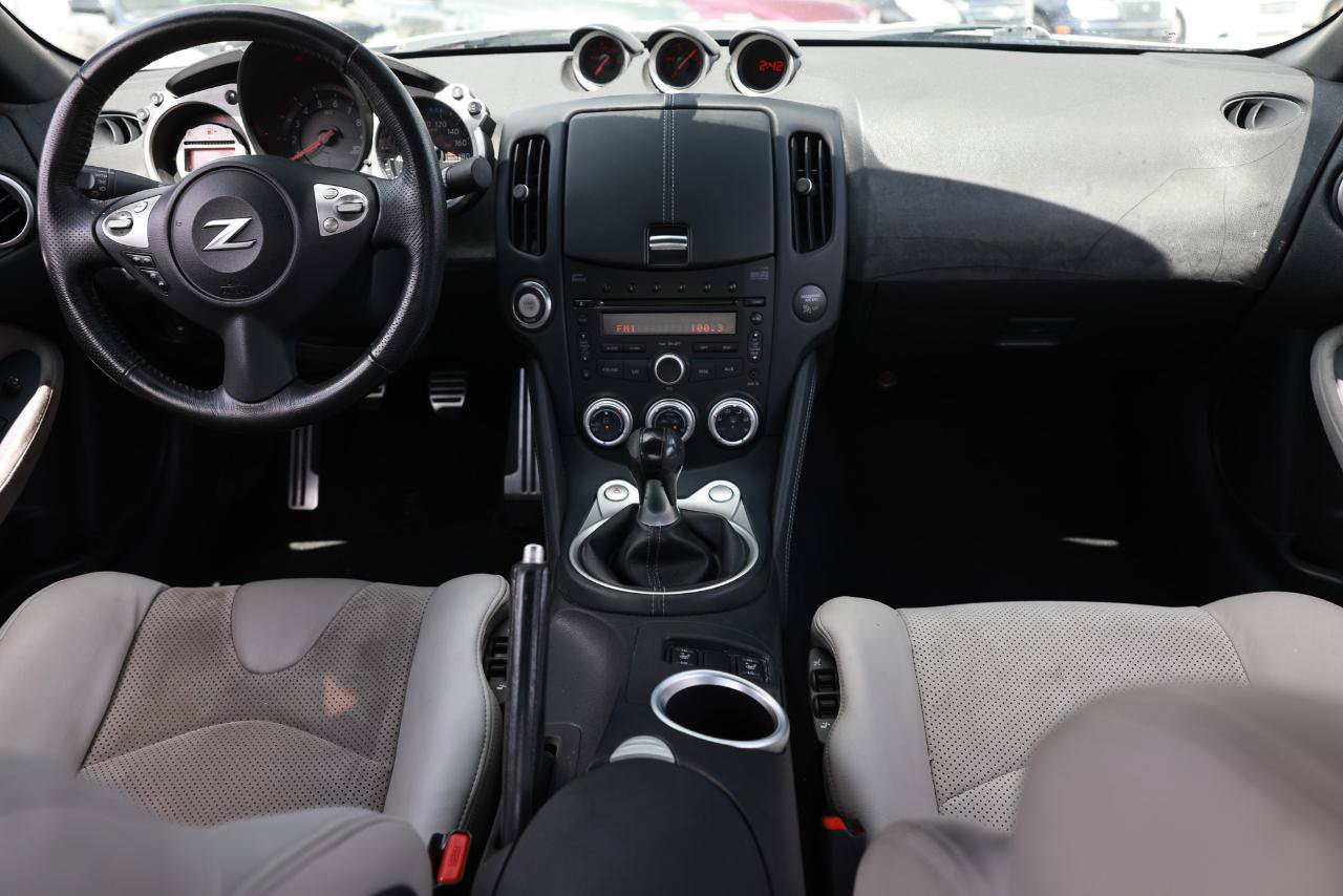 Used 2009 Nissan 370Z Touring RWD image 16