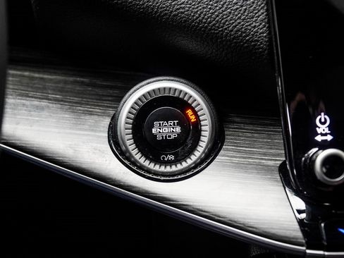 Used 2024 Jeep Wagoneer L Series II w/ Flexible Seating Group image 21