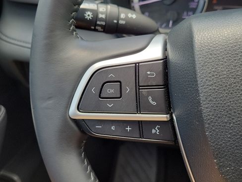Used 2023 Toyota Highlander LE FWD image 26