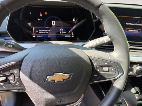 Used 2025 Chevrolet Trax LT w/ LT Convenience Package FWD image 19