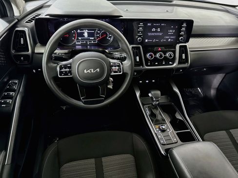 Used 2023 Kia Sorento LX AWD/4WD image 17