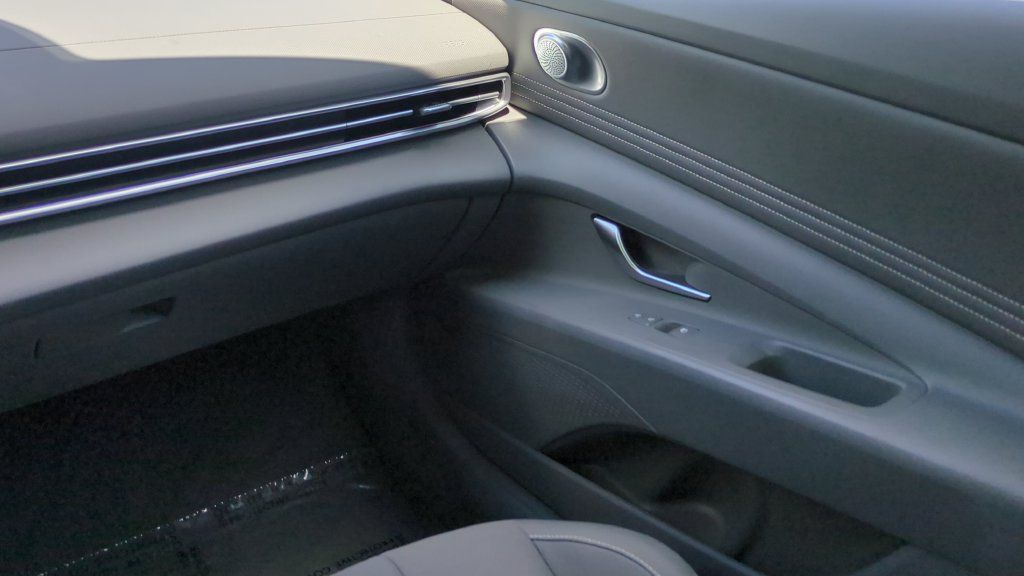 Certified 2024 Hyundai Elantra SEL w/ Convenience Package FWD image 12