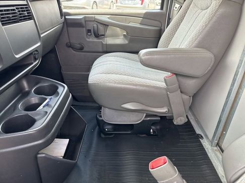 Used 2005 Chevrolet Express 3500 RWD image 12